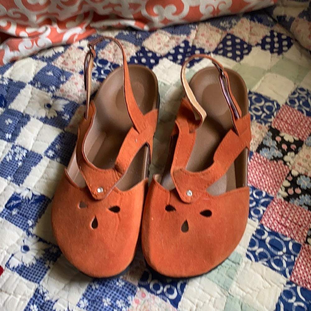 NWOT Faux suede flats